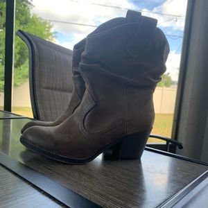 Rocket Dog size 8 boots